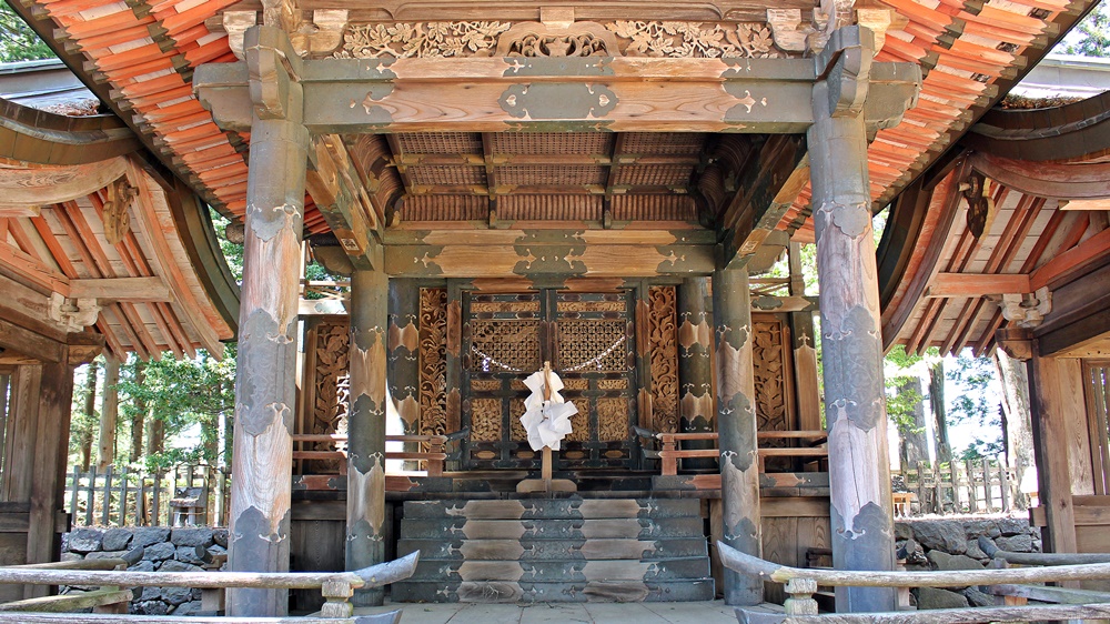 乙事諏訪神社の拝殿の桟唐戸